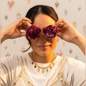 Gold heart choker necklace